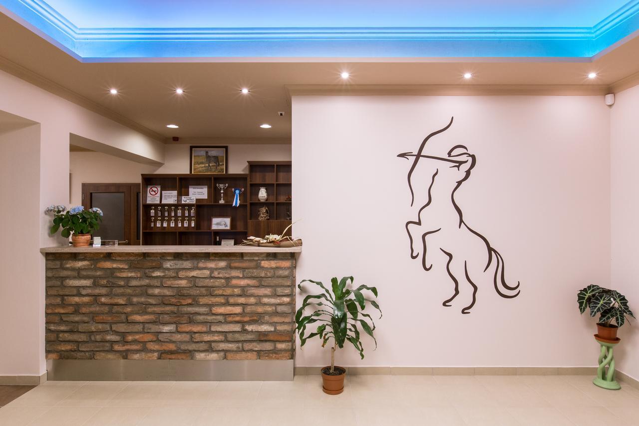 Kentaur Lovaspanzio Hódmezővásárhely Exterior foto