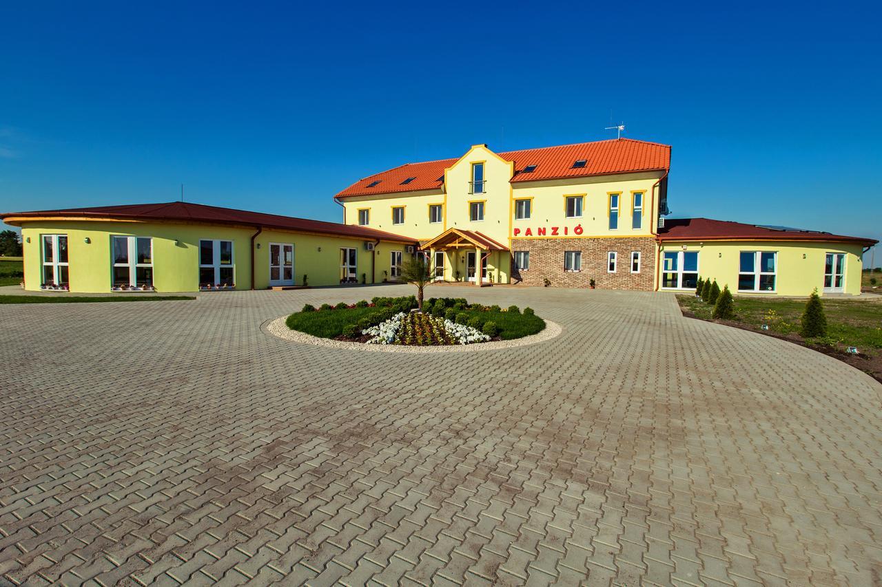 Kentaur Lovaspanzio Hódmezővásárhely Exterior foto